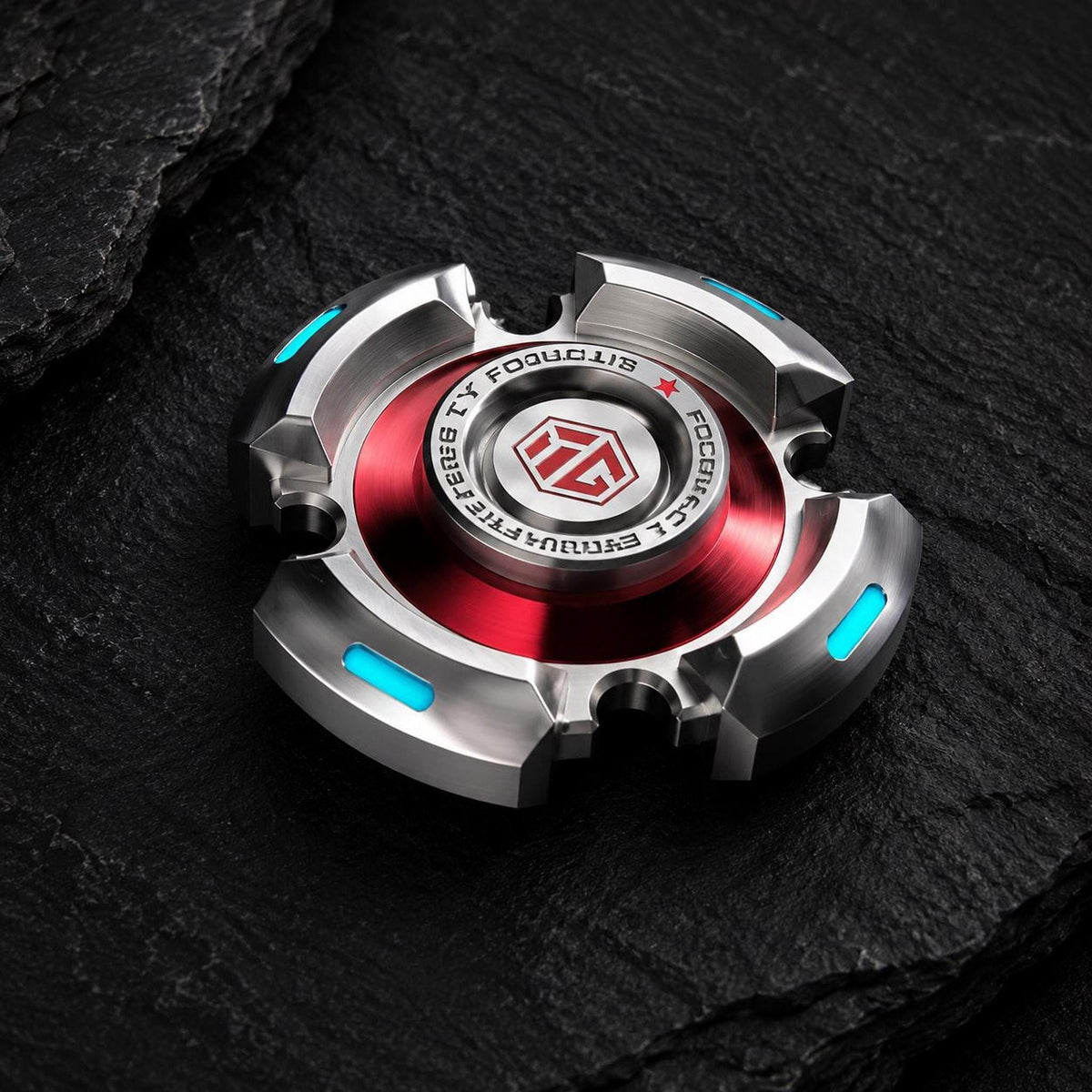 Spinner métal à effet lumineux : modèle argenté et rouge à accents bleus
