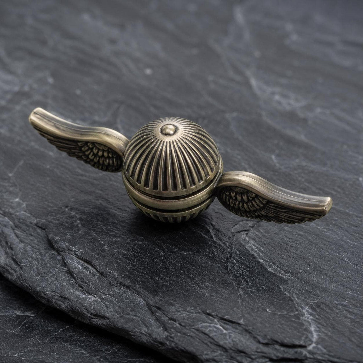 Spinner ailé en métal : finition bronze ancien